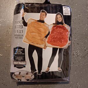 Halloween Couples Costume: PB&J Costume